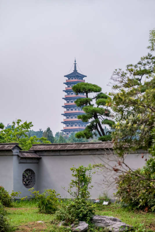 晴朗的午后，眺望扬州大明寺栖灵塔风景