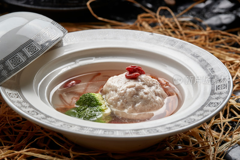 鲜鸡汤虫草花炖葵花大斩肉（肉丸子）