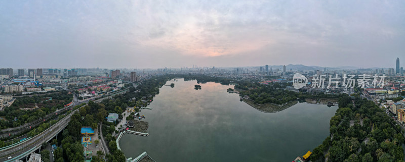 航拍山东济南大明湖景区全景图