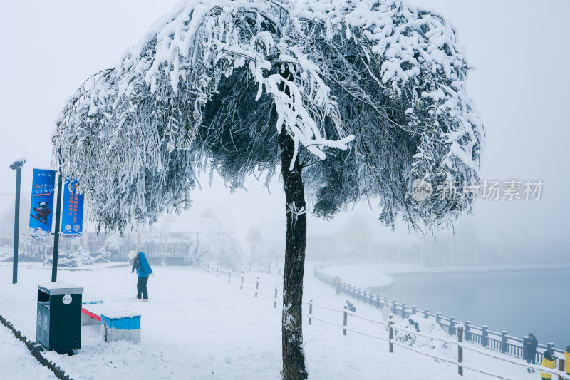 冰雪锁大山，雪境奇美入画笺