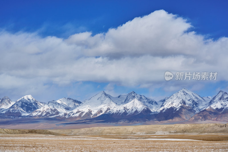 连绵的雪山