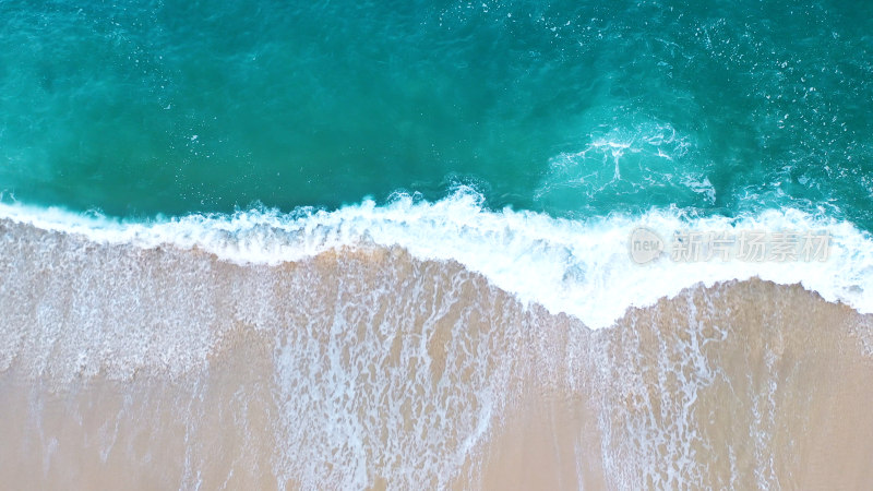 海浪俯拍沙滩大海航拍海滩唯美海边蓝色海水