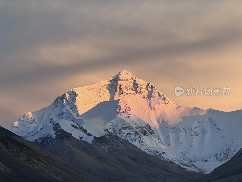 珠峰 日照金山