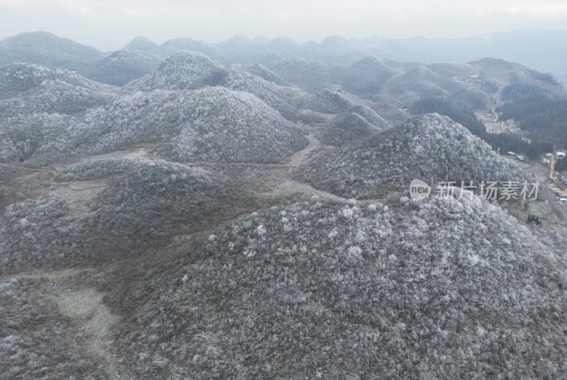 重庆酉阳：龙头山上的第一场雪