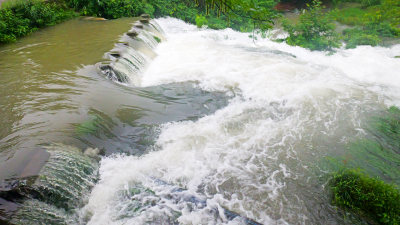 大自然天然山泉泉水流水小溪溪流