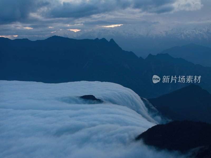 四川雅安牛背山云海云瀑贡嘎雪山高空航拍