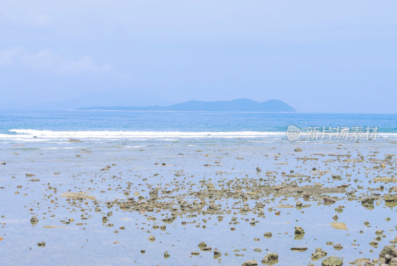 海滩与碎石