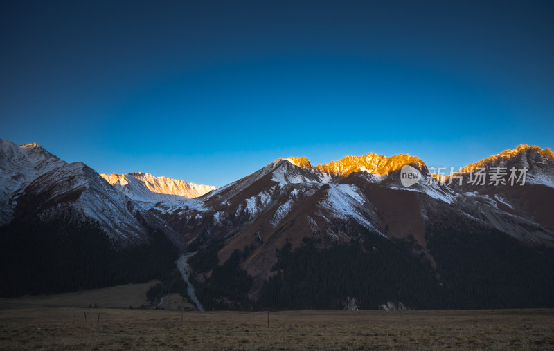 雪山日出日照金山自然风景