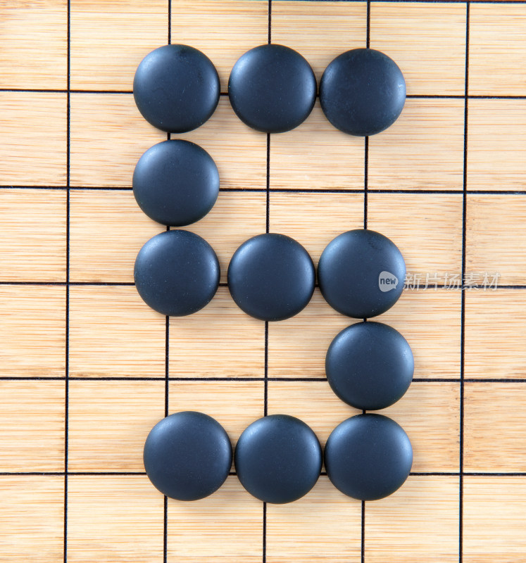 棋子摆出的数字5