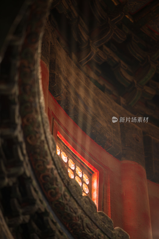 紫禁城故宫御花园万春亭斗拱与光影奇观