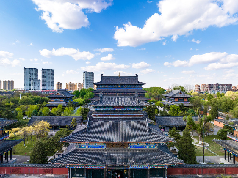 辽宁辽阳城市风景航拍广佑寺与辽阳白塔