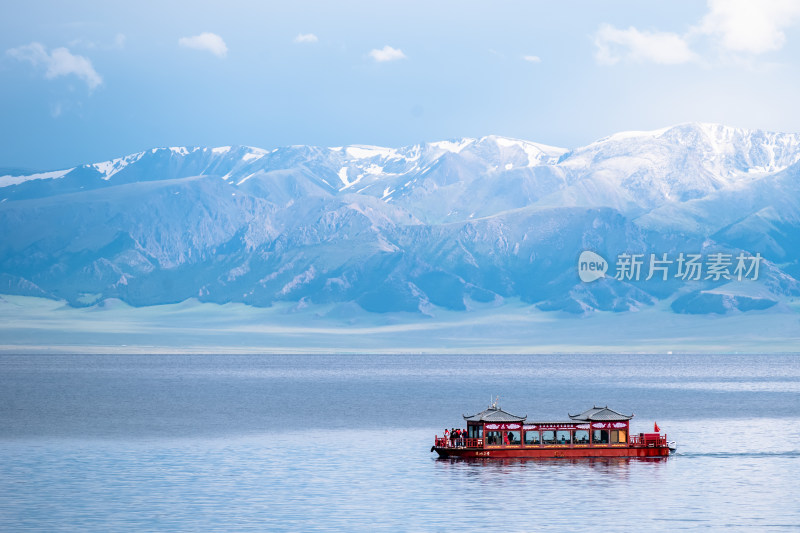 夏日，新疆赛里木湖国家级风景名胜区风光