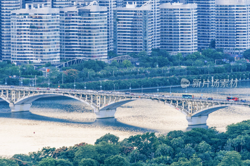 广西柳州壶东大桥与柳江滨水城市风光