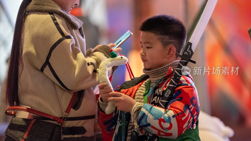 成都除夕夜双子塔和交子大道的新年活动