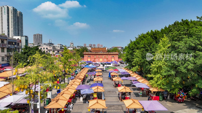 旅游景区摊贩摆摊设点航拍图