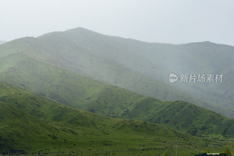 高原山区绿色的山川光影