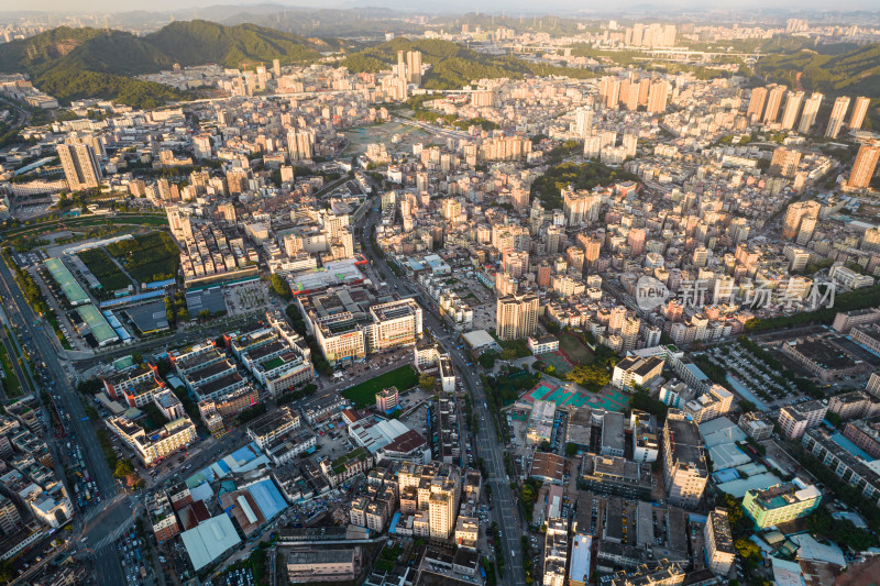 深圳宝安区石岩街道城镇风光航拍图