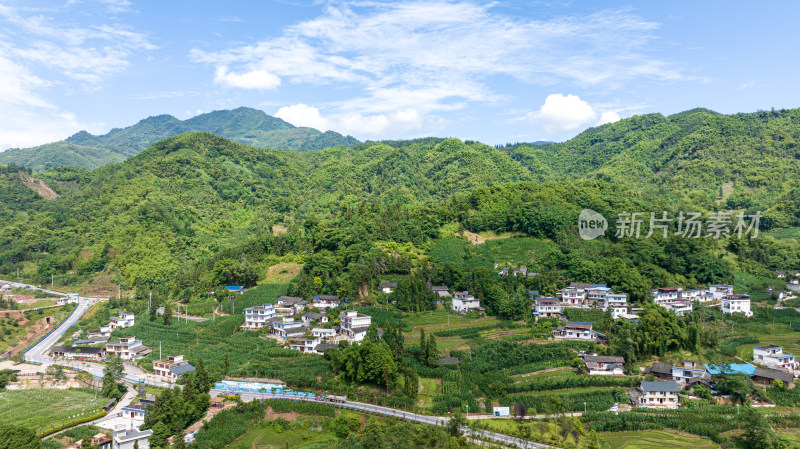 四川省雅安市天全县雅叶高速旁边的山区村子