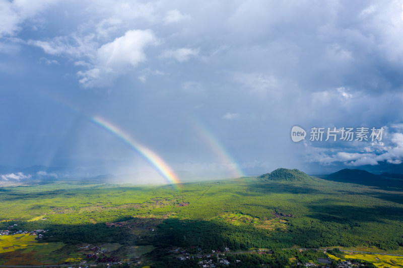 彩虹下的绿色山林 腾冲火山群