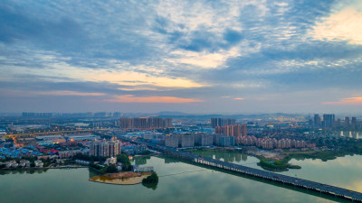 武汉蔡甸区后官湖湖畔夜晚风光