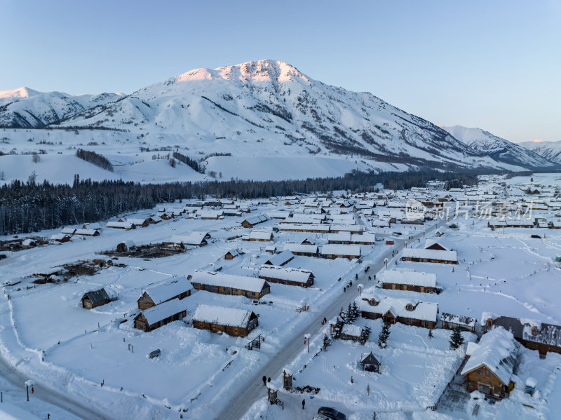 新疆北疆阿勒泰禾木冬季雪景童话世界航拍