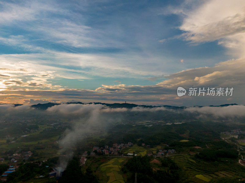 美丽乡村田园雨后云雾缭绕航拍摄影图