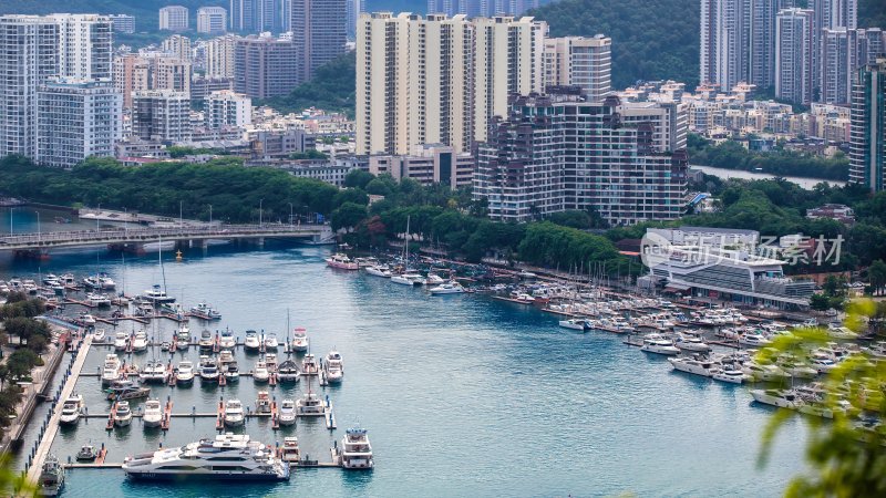 海南三亚鹿回头风景区俯瞰三亚湾、凤凰岛