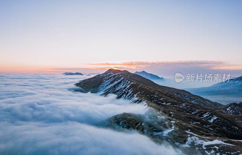 青海拉脊山云海日出