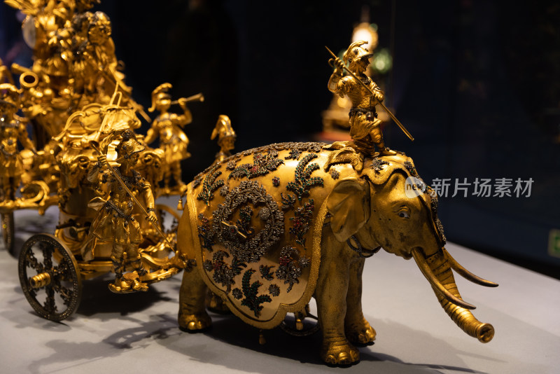 故宫钟表馆 铜镀金象拉战车乐钟 英国