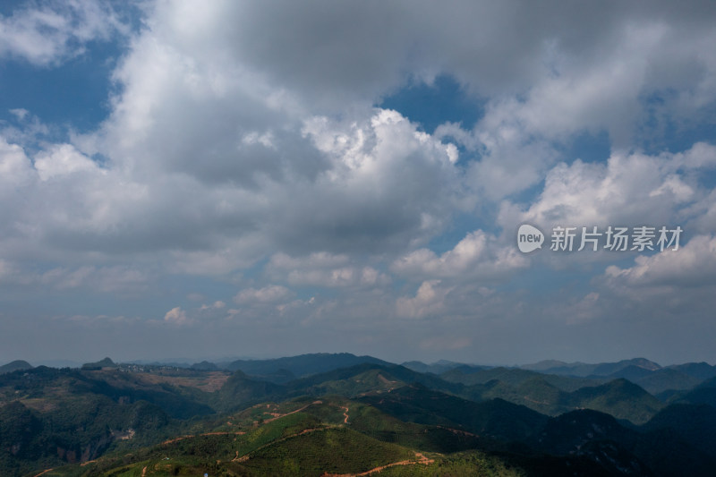 山脉 山峰 山峦 云雾缭绕的山峰