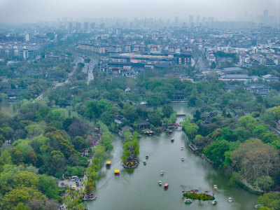 航拍烟雨江南扬州瘦西湖风景区全景