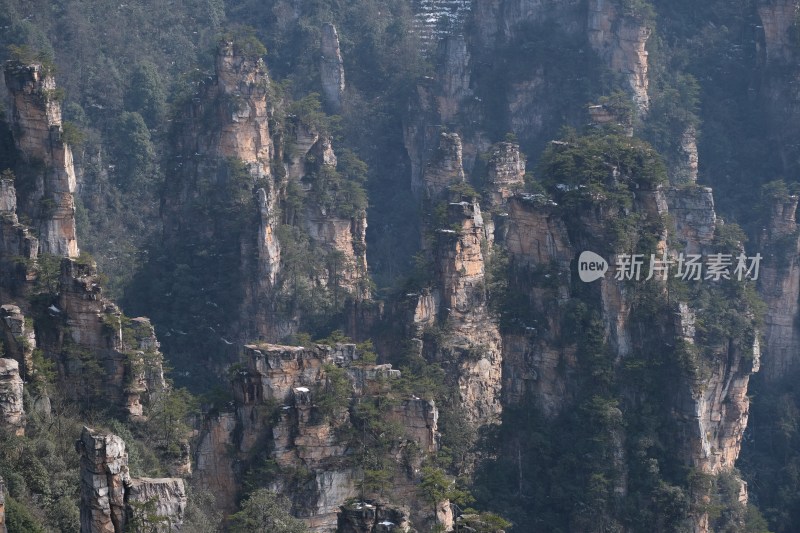 张家界奇峰林立的自然风光