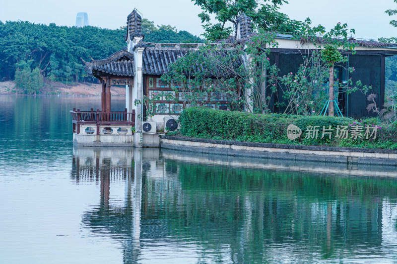 广州海珠湖公园湖岸岭南建筑观景台