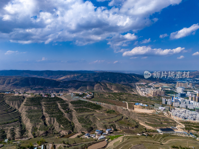 高原农业种植地航拍图