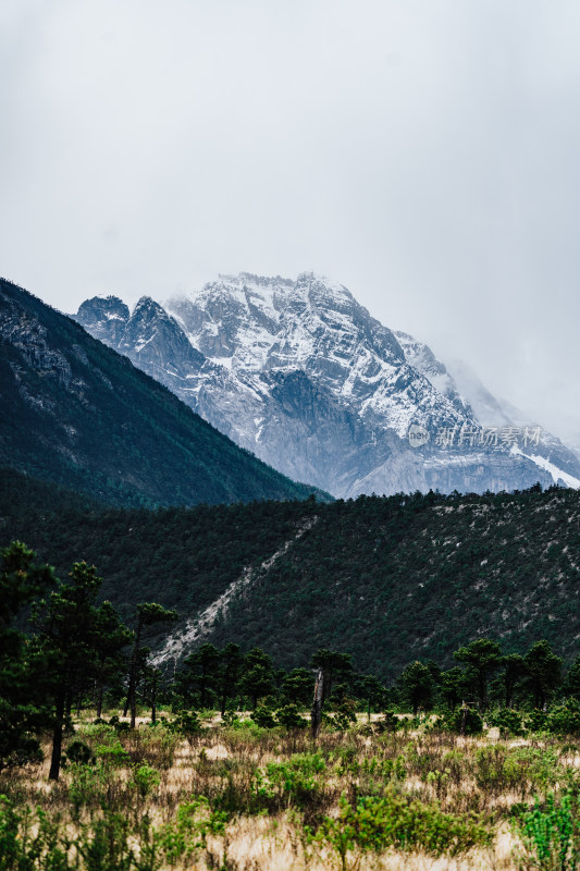 丽江玉龙雪山干河坝山脊线