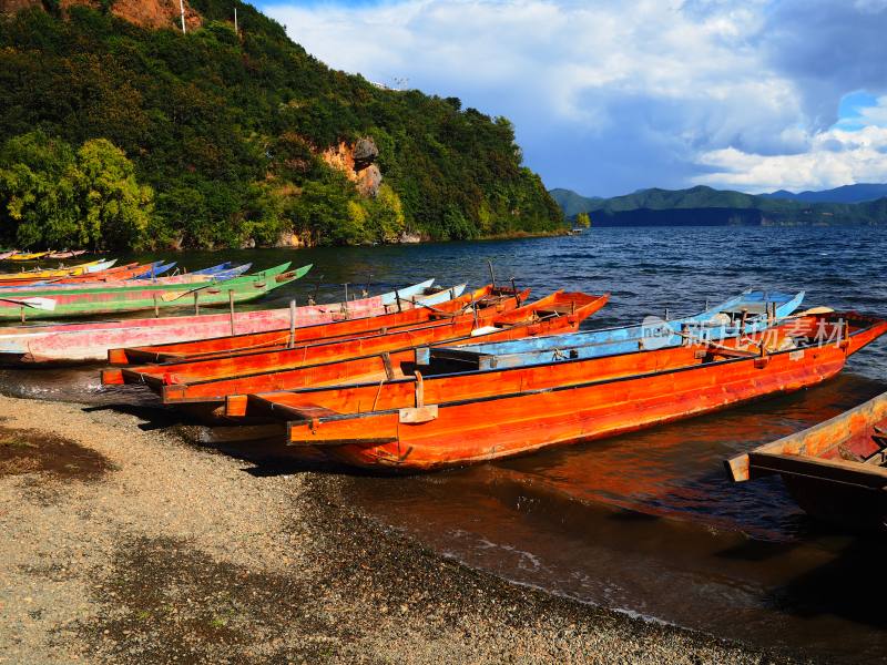 云南泸沽湖格姆女神山风景