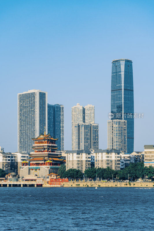 广西柳州地标建筑-西来寺和地王大厦