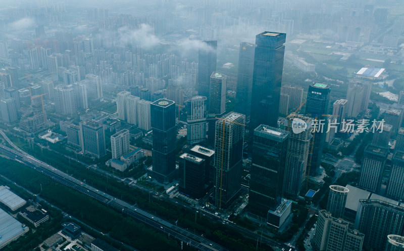 云雾中城市建筑航拍全景