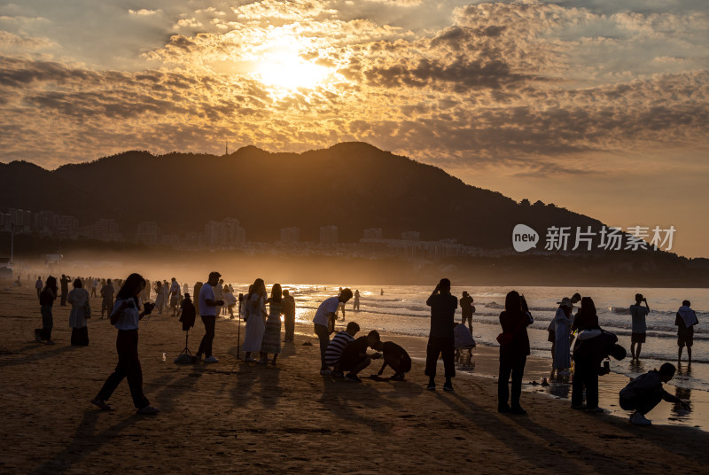 山东青岛崂山区石老人风景区海边日出景观