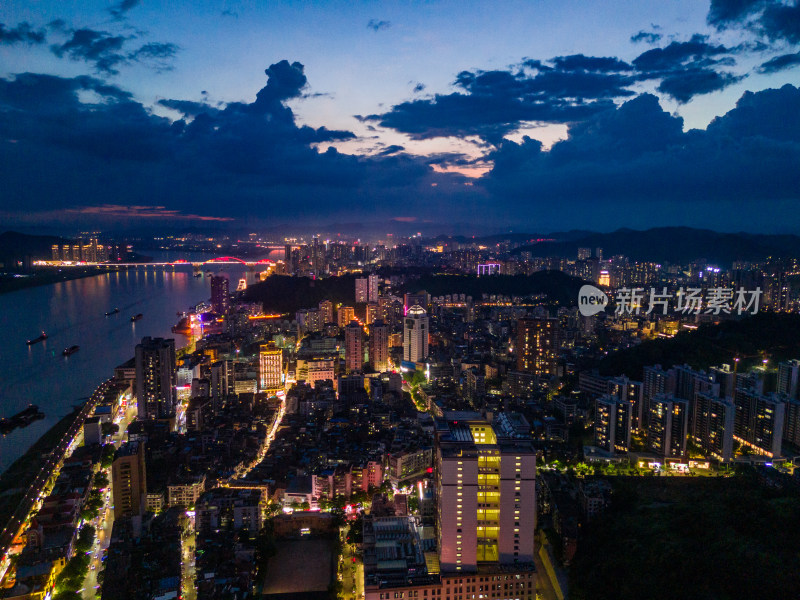 广西梧州城市晚霞夜景灯光航拍图