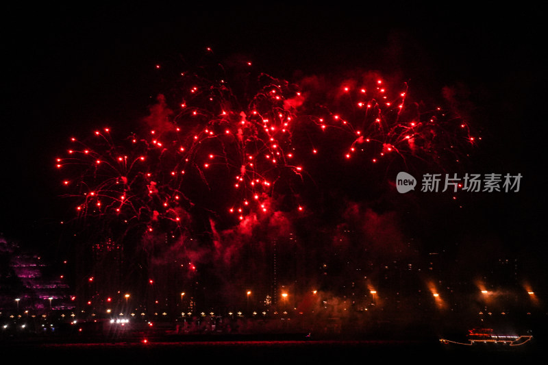 夜空绽放的绚烂烟花