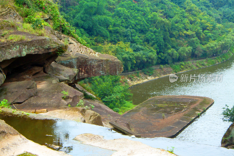 河流瀑布风景背景