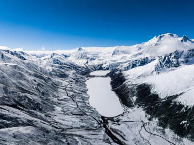 中国西藏那曲市萨普神山高原雪山航拍全景