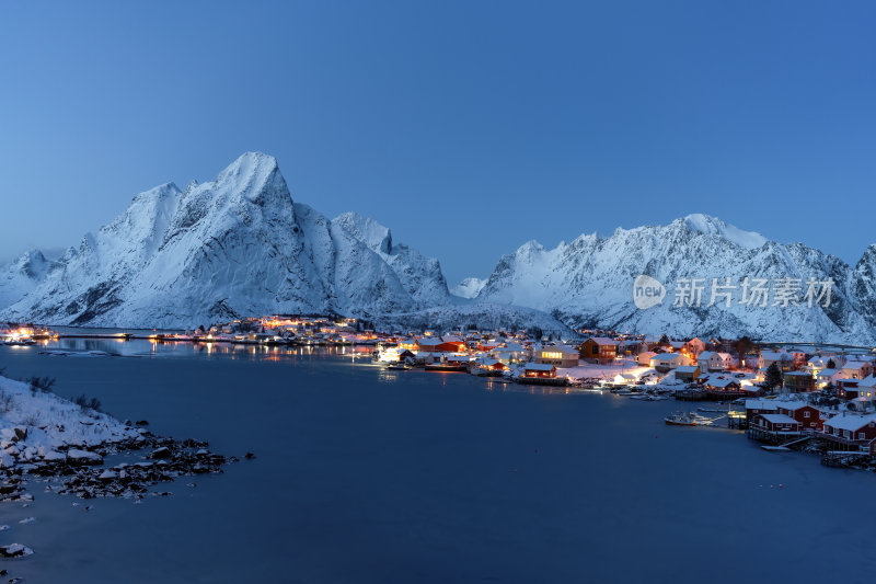 挪威罗弗敦群岛北极圈雷纳冬季雪景渔船风光