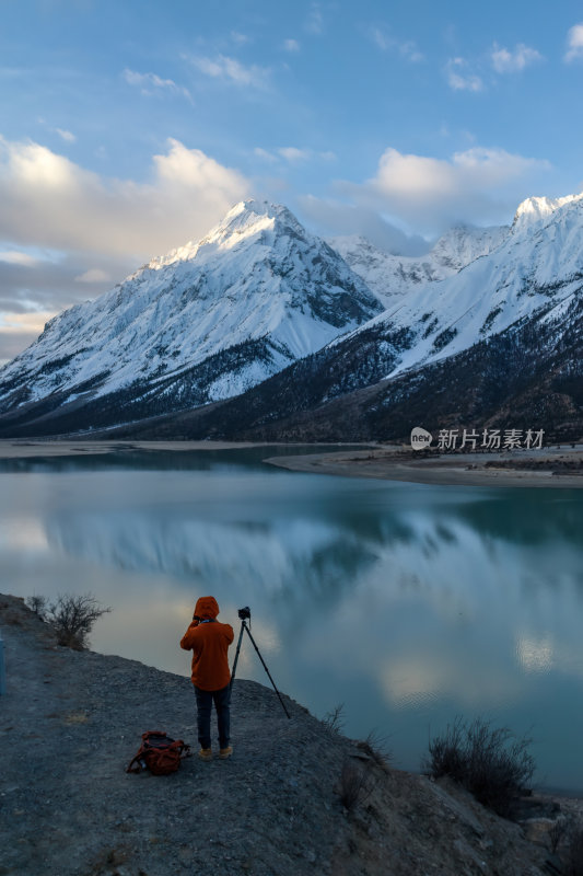 西藏昌都然乌湖来古雪山冰湖高空航拍