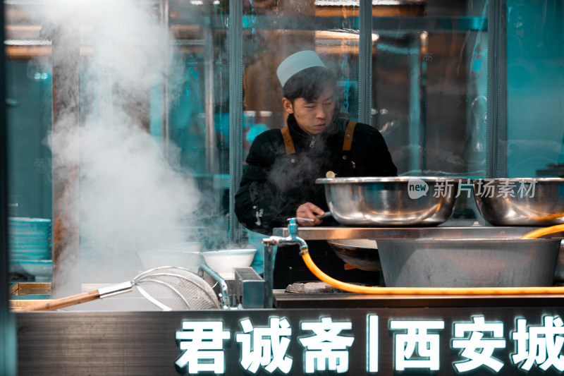 夜市小吃美食人群叫卖