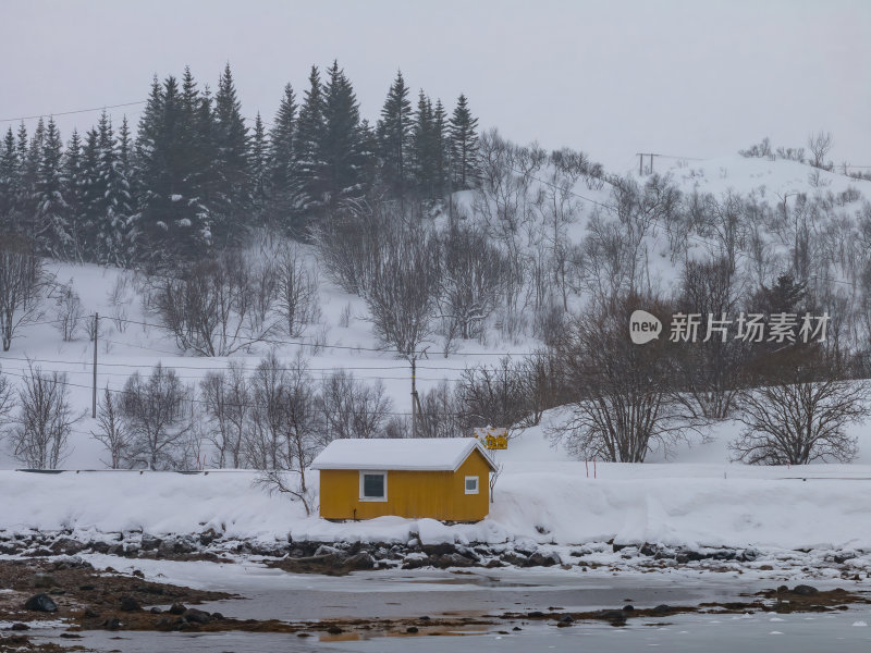 挪威罗弗敦群岛北极圈奥镇冬季雪景高空航拍