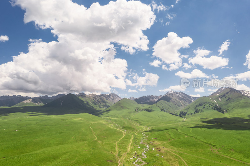 中国新疆伊犁那拉提草原自然风景