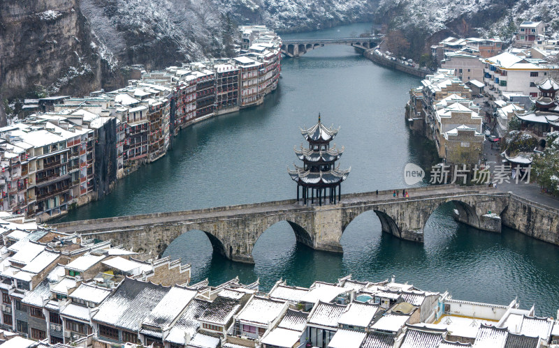 航拍东方威尼斯镇远古城雪景