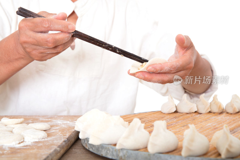 中国传统节日前的美食饺子的制作